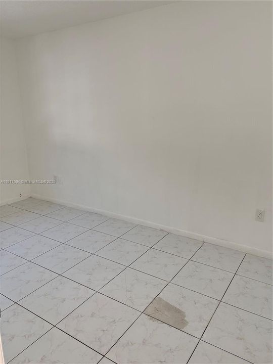 出租: $1,800 (2 贝兹, 1 浴室, 20958 平方英尺)