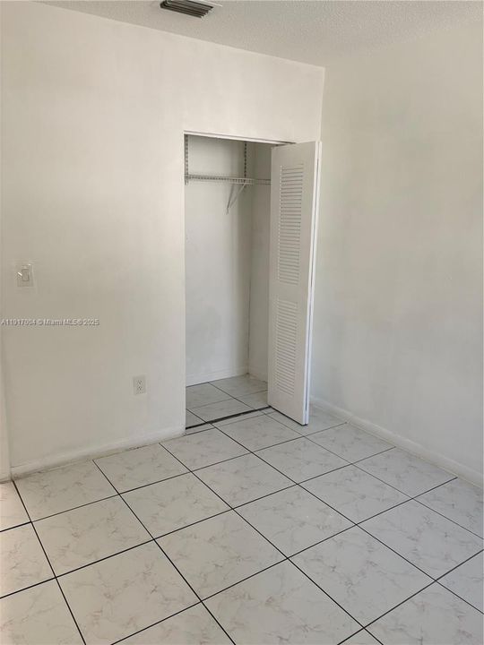 出租: $1,800 (2 贝兹, 1 浴室, 20958 平方英尺)