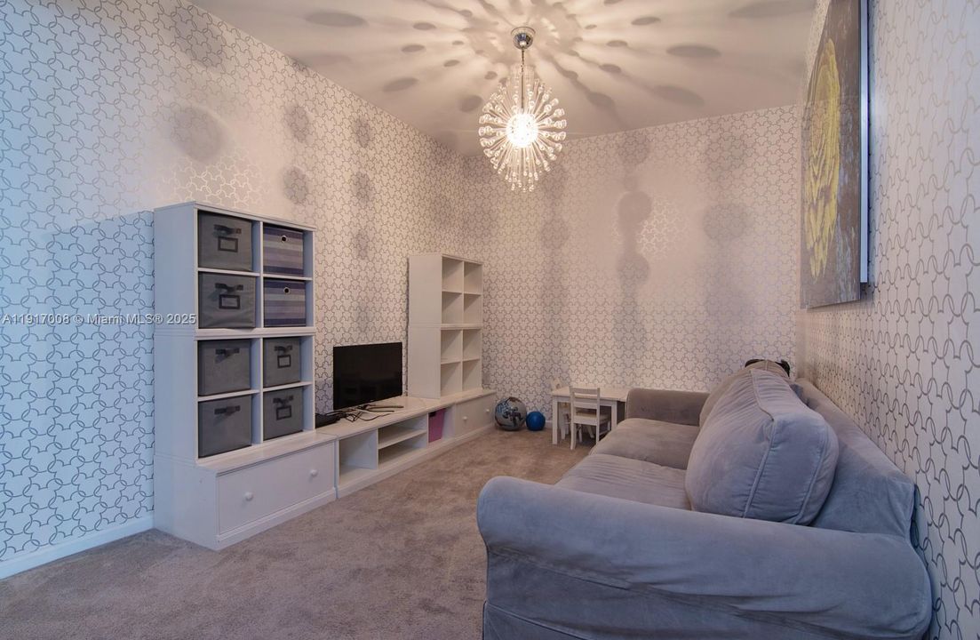 For Rent: $6,500 (3 beds, 3 baths, 1900 Square Feet)