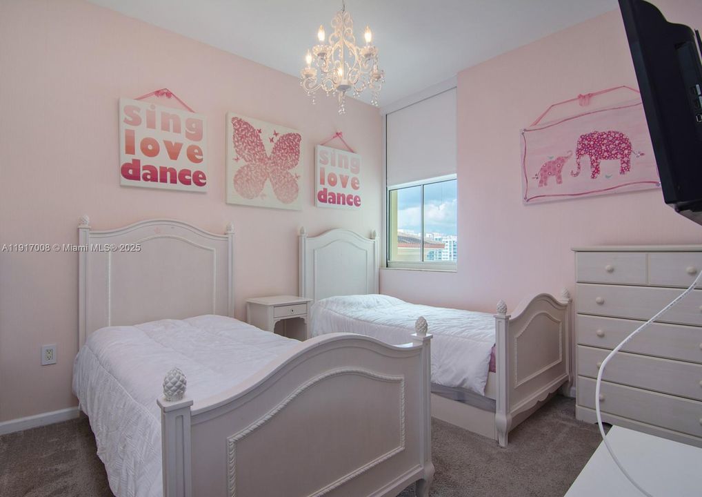 For Rent: $6,500 (3 beds, 3 baths, 1900 Square Feet)