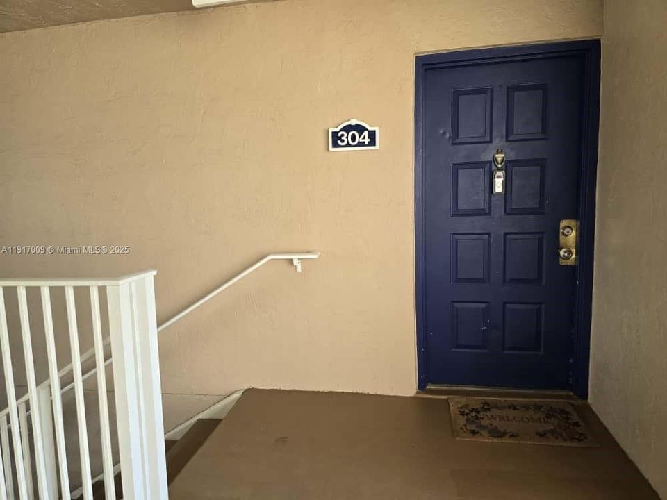 For Rent: $2,200 (2 beds, 2 baths, 1075 Square Feet)