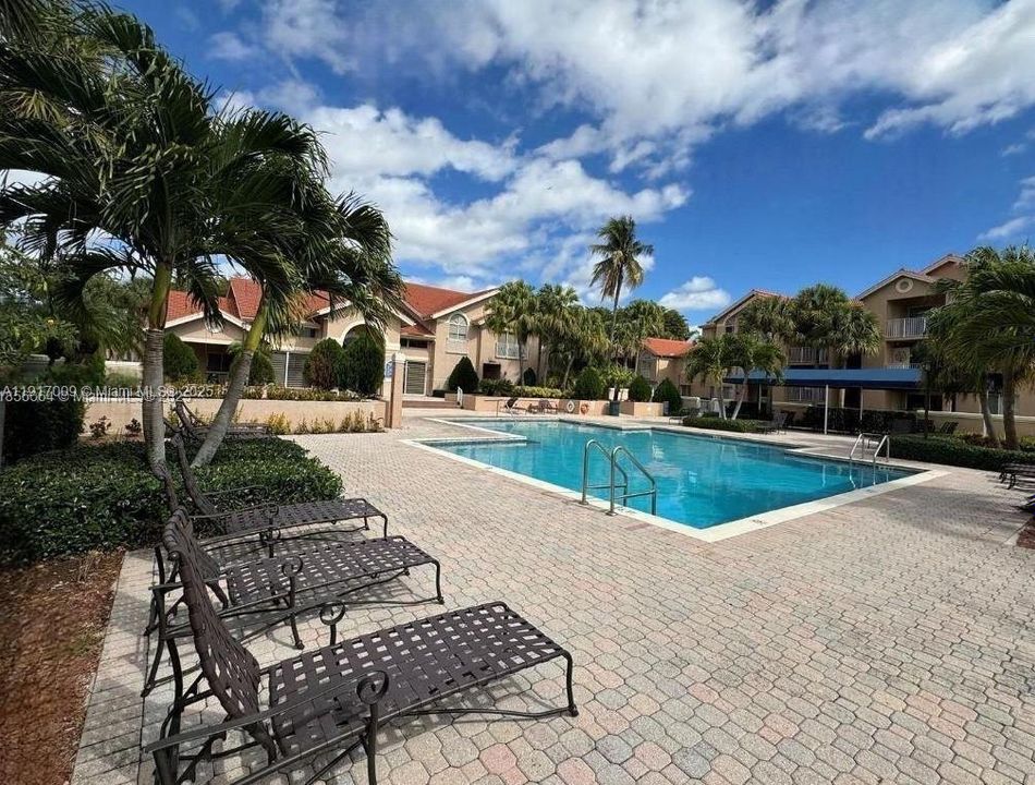 For Rent: $2,200 (2 beds, 2 baths, 1075 Square Feet)