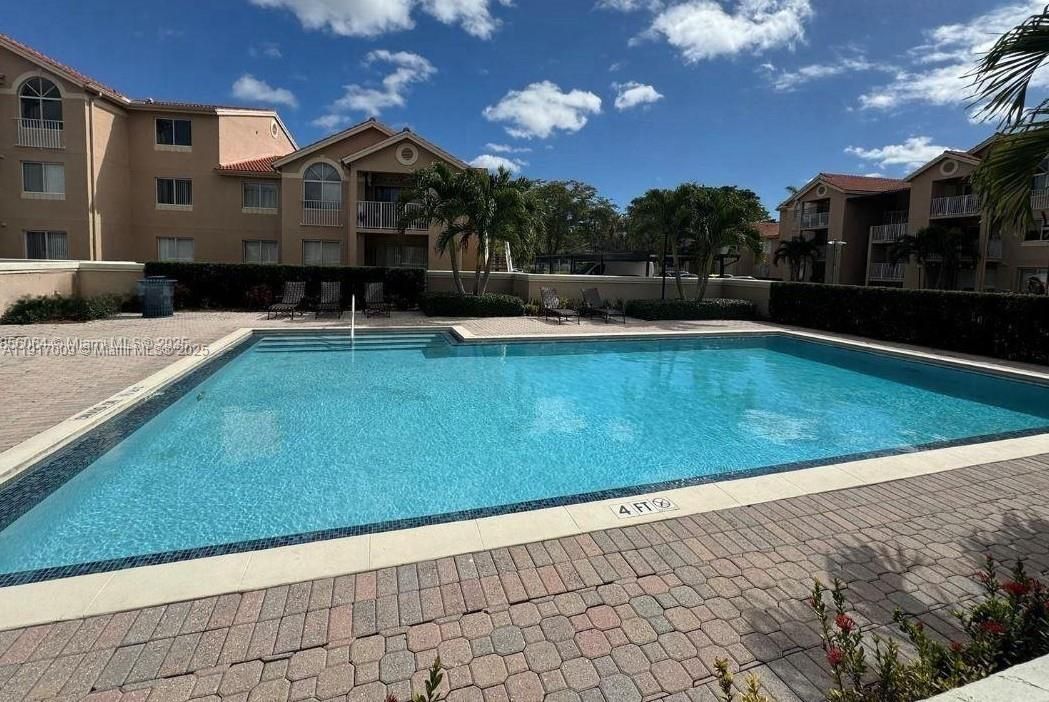 For Rent: $2,200 (2 beds, 2 baths, 1075 Square Feet)