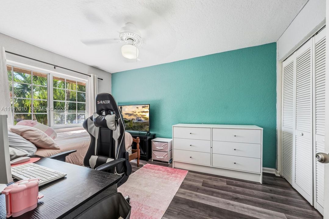 Features a Roman Tub!