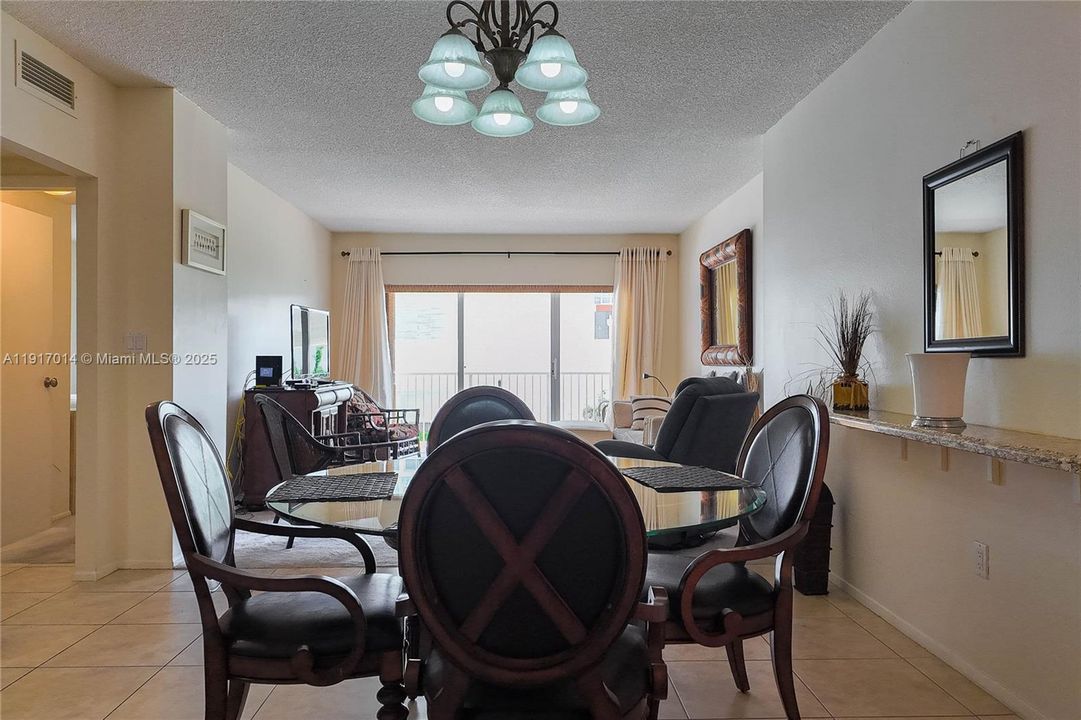 For Sale: $339,000 (1 beds, 1 baths, 870 Square Feet)