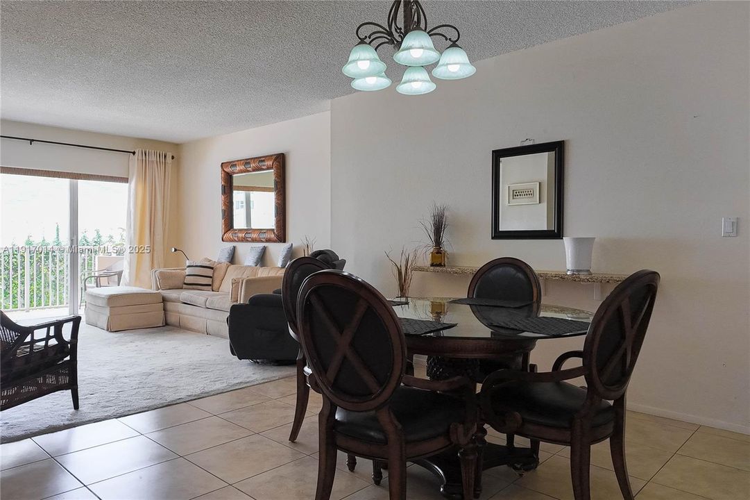 For Sale: $339,000 (1 beds, 1 baths, 870 Square Feet)