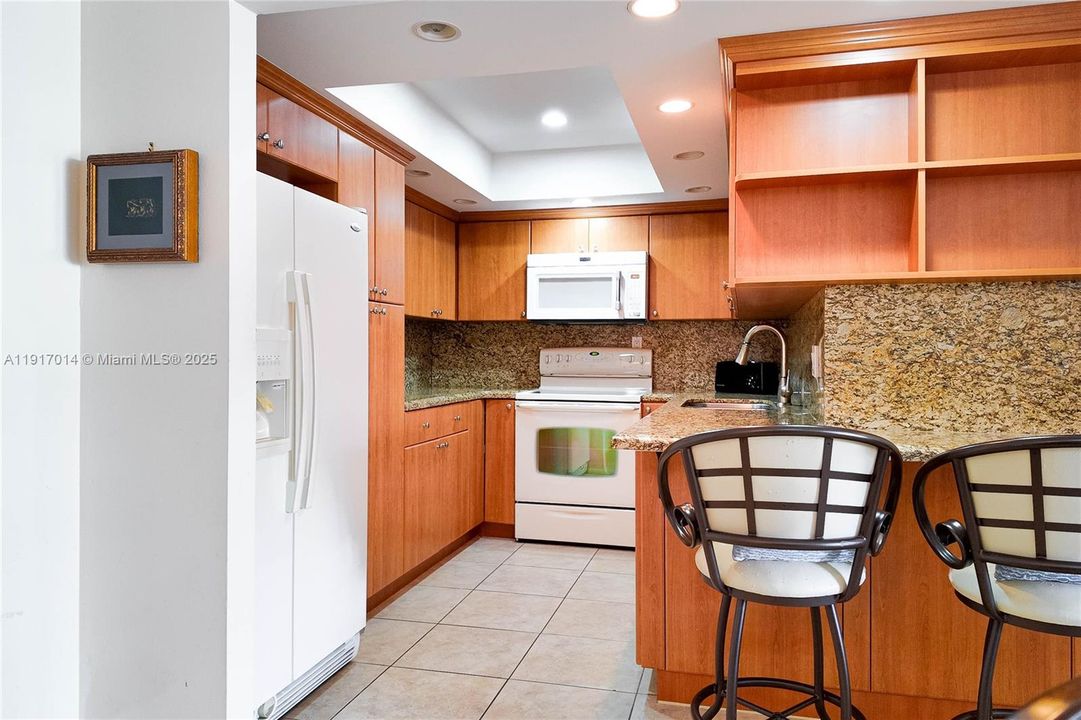 For Sale: $339,000 (1 beds, 1 baths, 870 Square Feet)