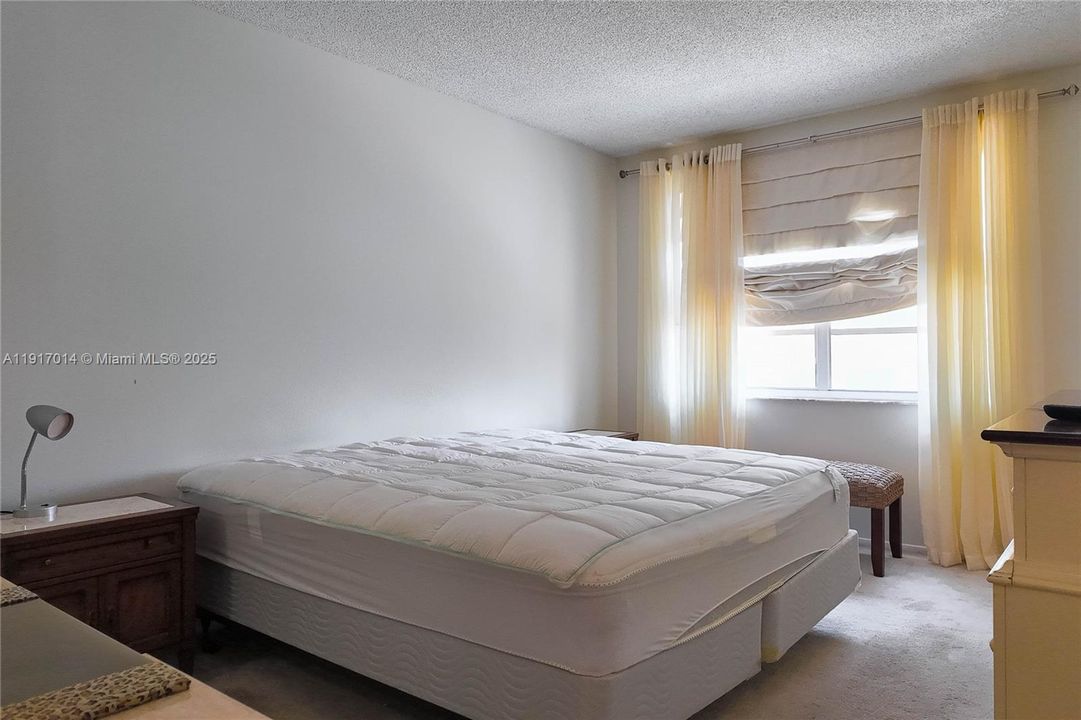 For Sale: $339,000 (1 beds, 1 baths, 870 Square Feet)