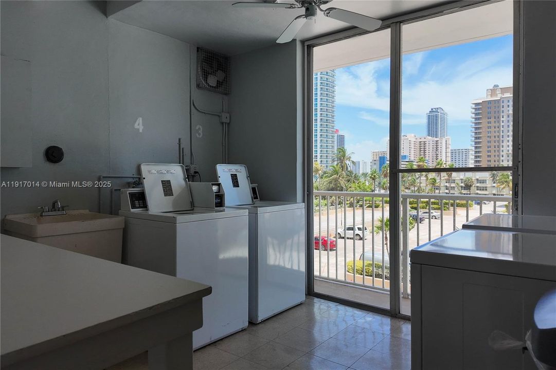 For Sale: $339,000 (1 beds, 1 baths, 870 Square Feet)