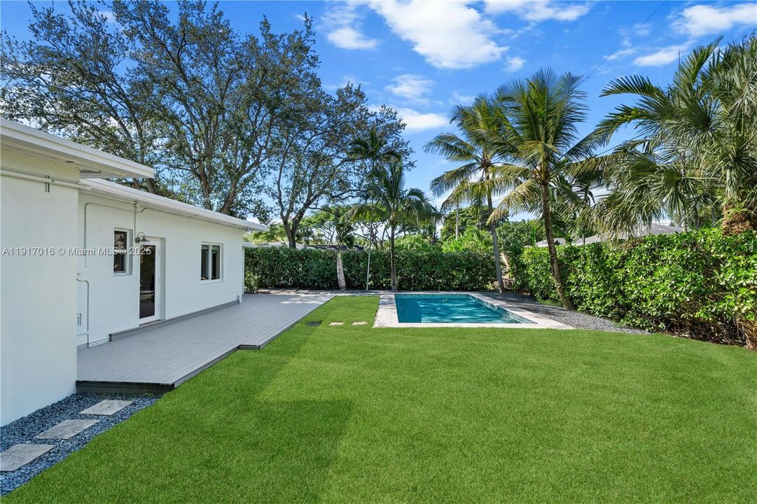 For Rent: $5,200 (3 beds, 1 baths, 1337 Square Feet)