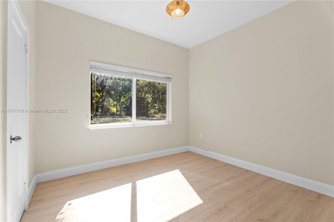 For Rent: $5,200 (3 beds, 1 baths, 1337 Square Feet)