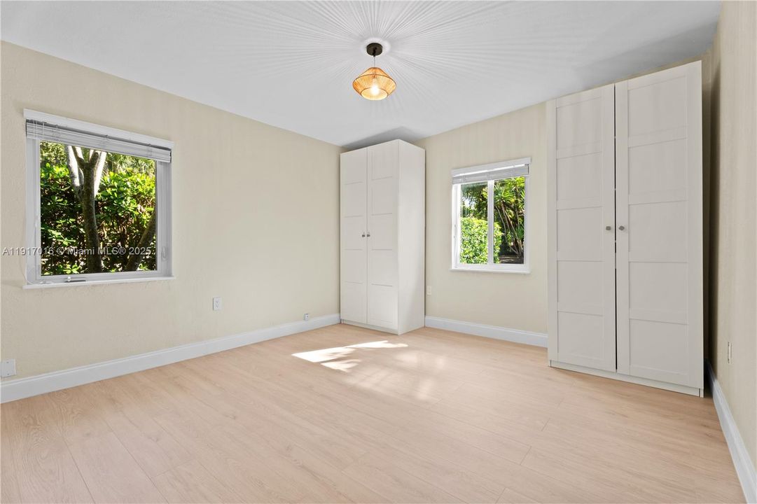 For Rent: $5,200 (3 beds, 1 baths, 1337 Square Feet)