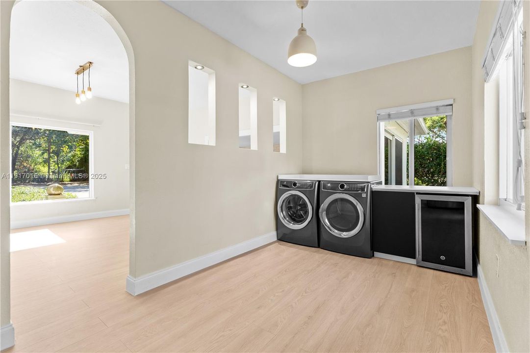 For Rent: $5,200 (3 beds, 1 baths, 1337 Square Feet)