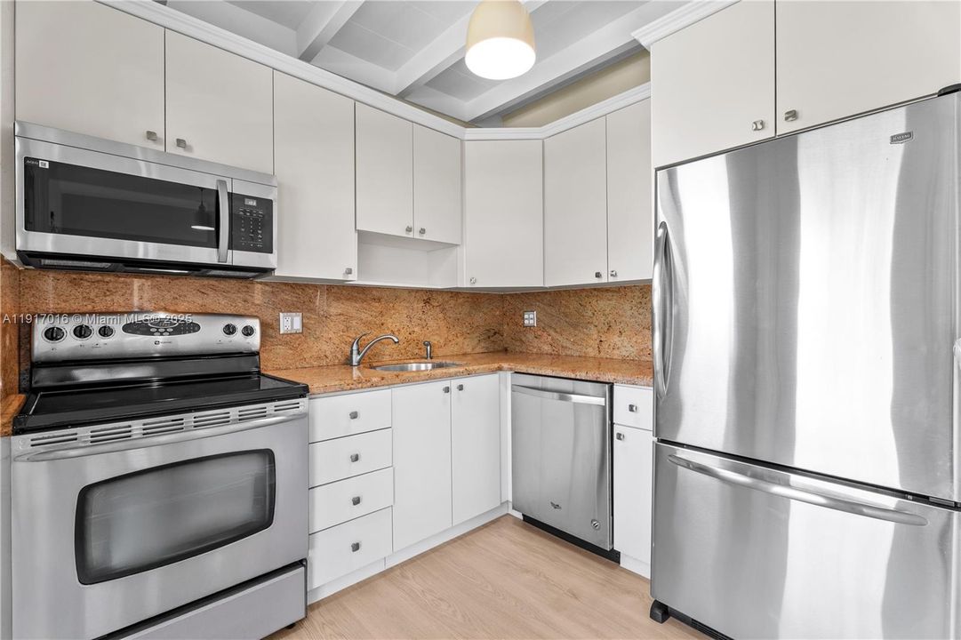 For Rent: $5,200 (3 beds, 1 baths, 1337 Square Feet)