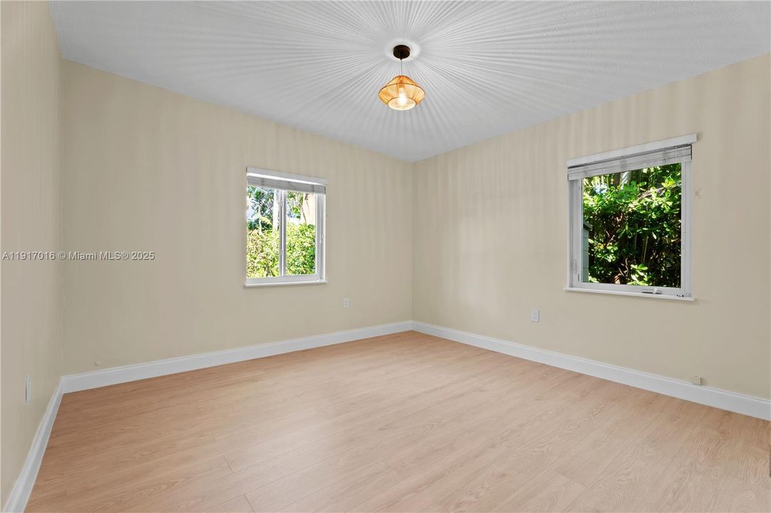 For Rent: $5,200 (3 beds, 1 baths, 1337 Square Feet)