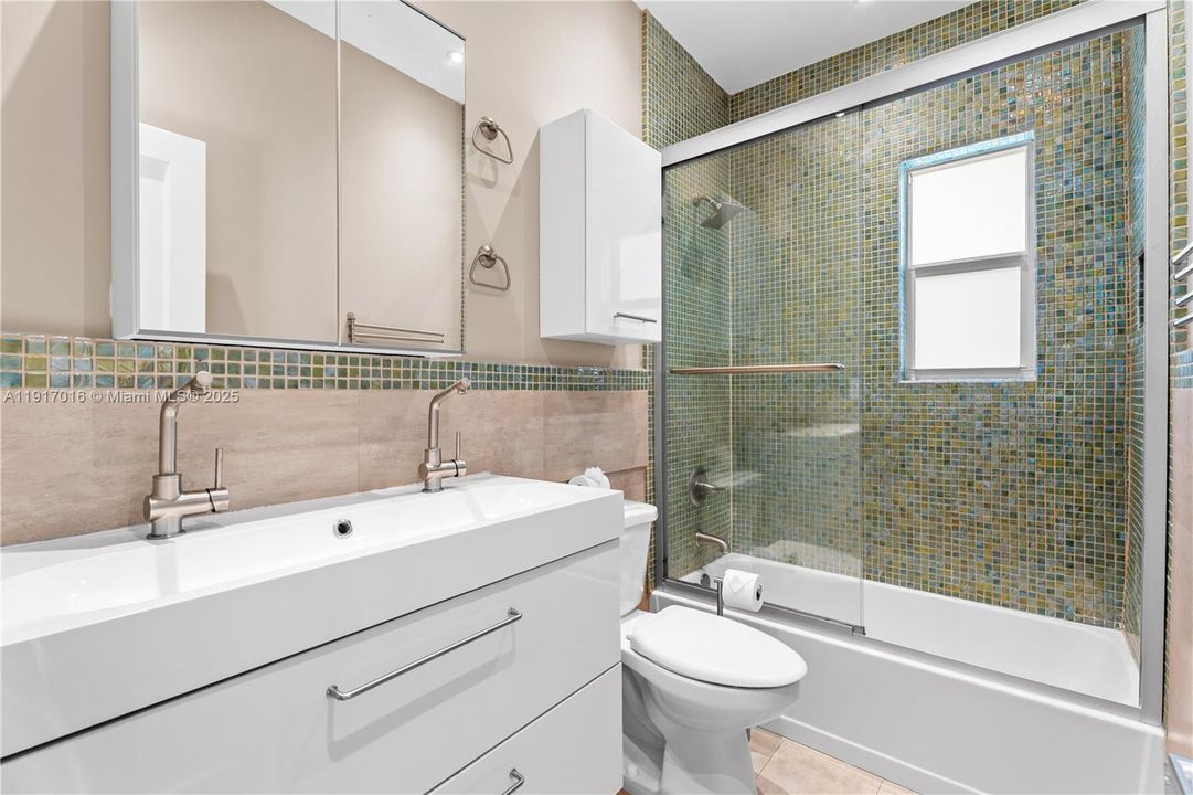 For Rent: $5,200 (3 beds, 1 baths, 1337 Square Feet)