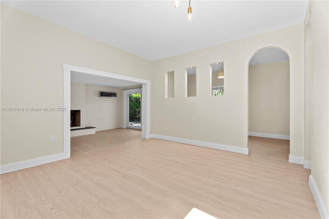 For Rent: $5,200 (3 beds, 1 baths, 1337 Square Feet)