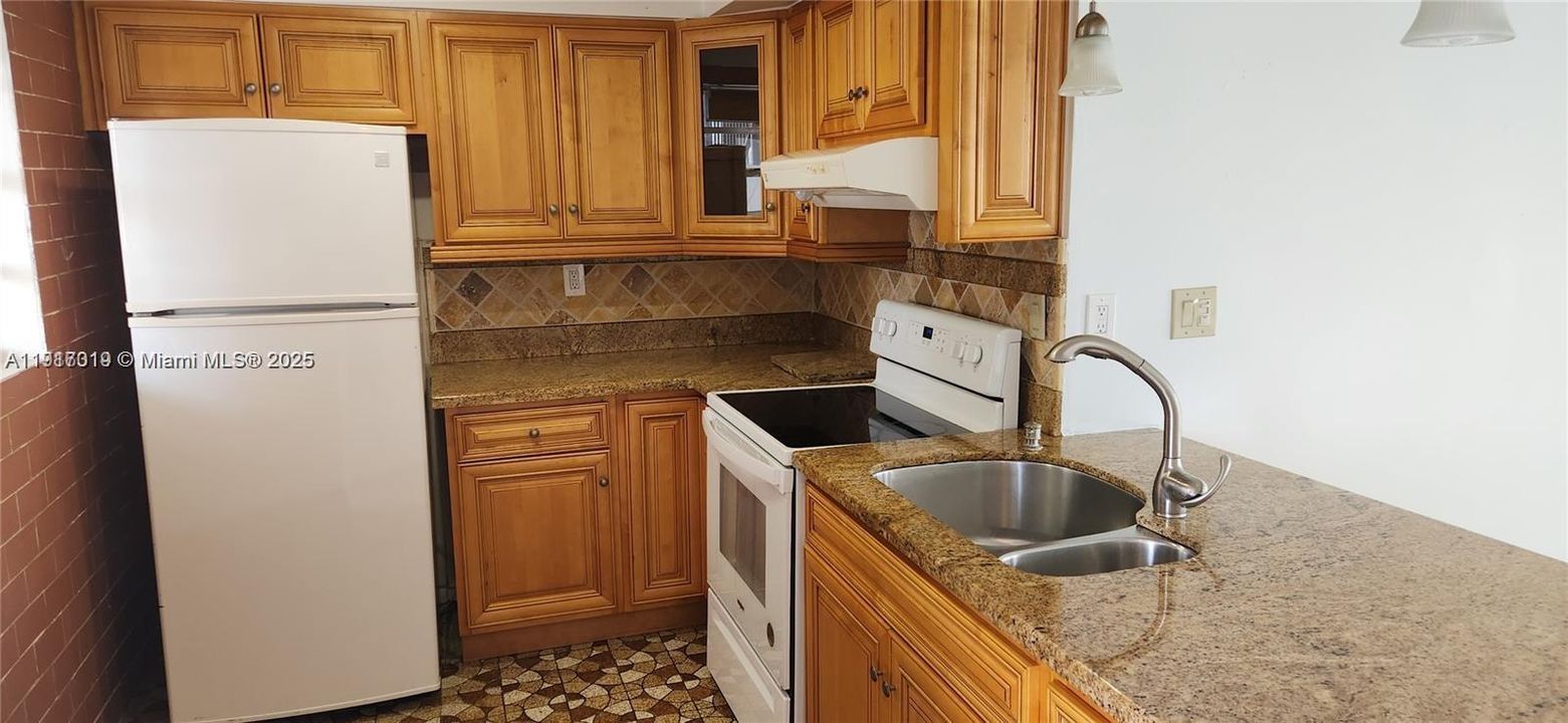 For Rent: $2,100 (2 beds, 2 baths, 1117 Square Feet)