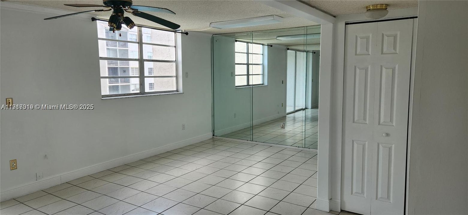 For Rent: $2,100 (2 beds, 2 baths, 1117 Square Feet)