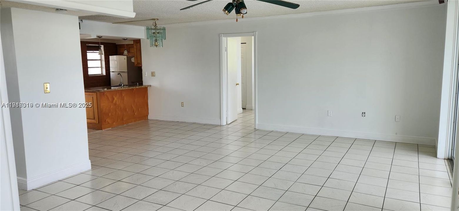 For Rent: $2,100 (2 beds, 2 baths, 1117 Square Feet)