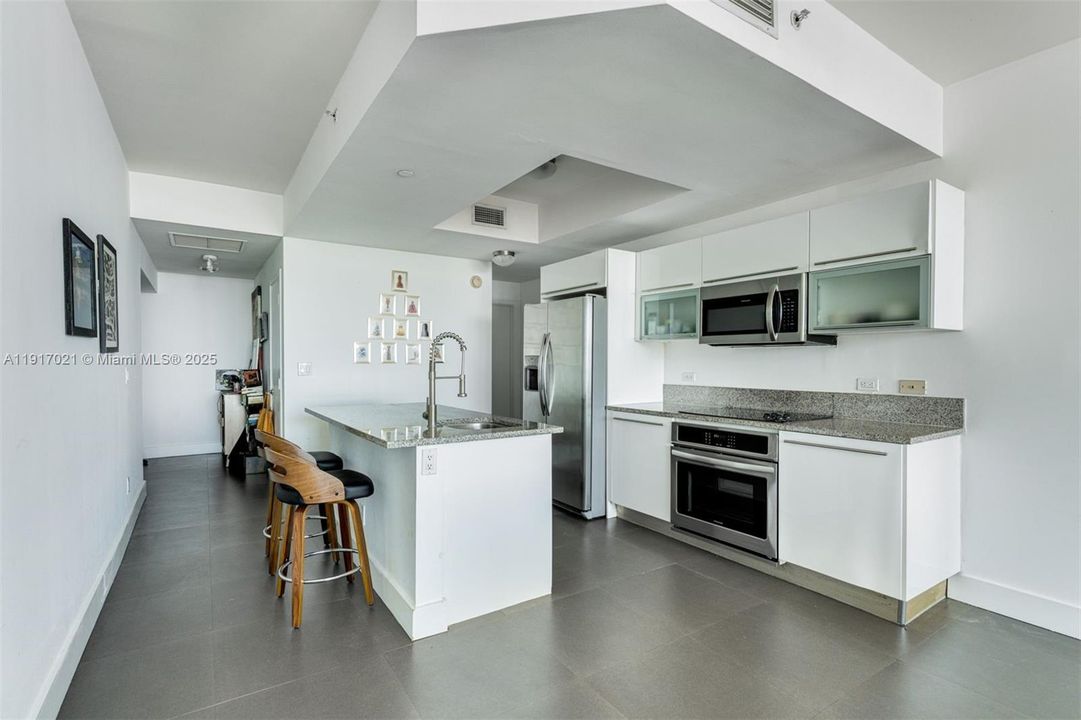 В аренду: $4,700 (2 спален, 2 ванн, 1208 Квадратных фут)