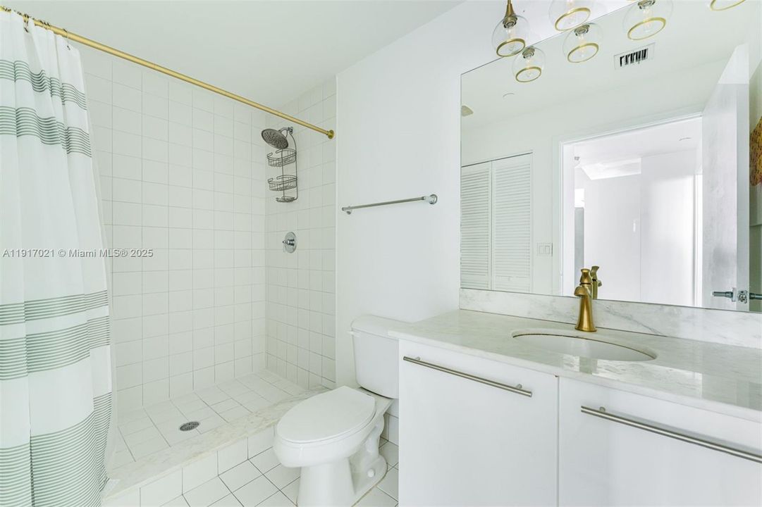 В аренду: $4,700 (2 спален, 2 ванн, 1208 Квадратных фут)