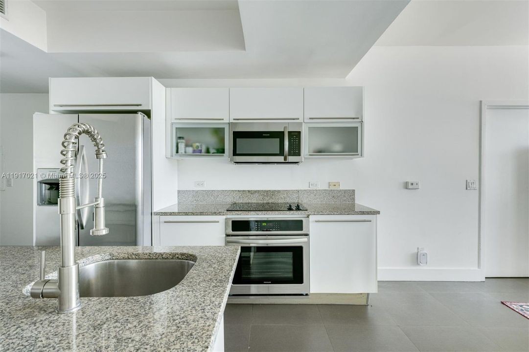 В аренду: $4,700 (2 спален, 2 ванн, 1208 Квадратных фут)