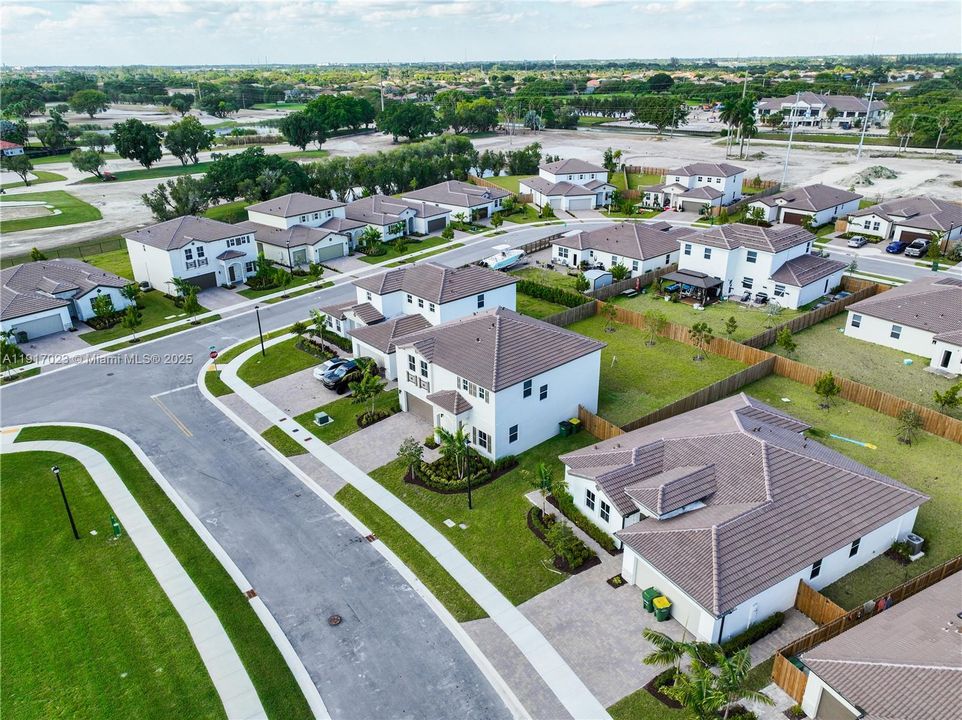 En Venta: $699,900 (4 camas, 2 baños, 2640 Pies cuadrados)