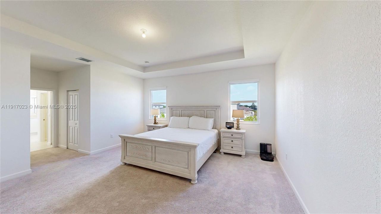 En Venta: $699,900 (4 camas, 2 baños, 2640 Pies cuadrados)