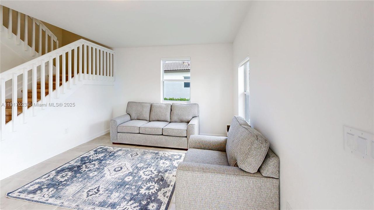 En Venta: $699,900 (4 camas, 2 baños, 2640 Pies cuadrados)