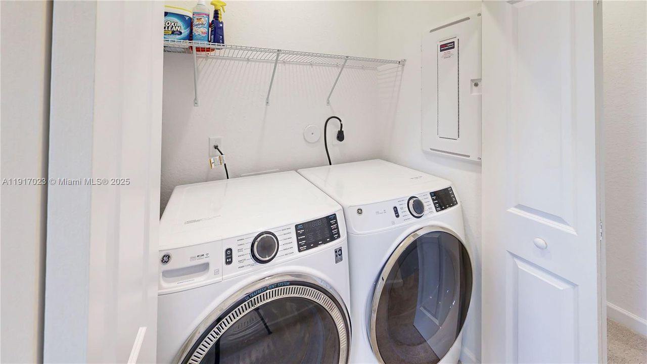 En Venta: $699,900 (4 camas, 2 baños, 2640 Pies cuadrados)