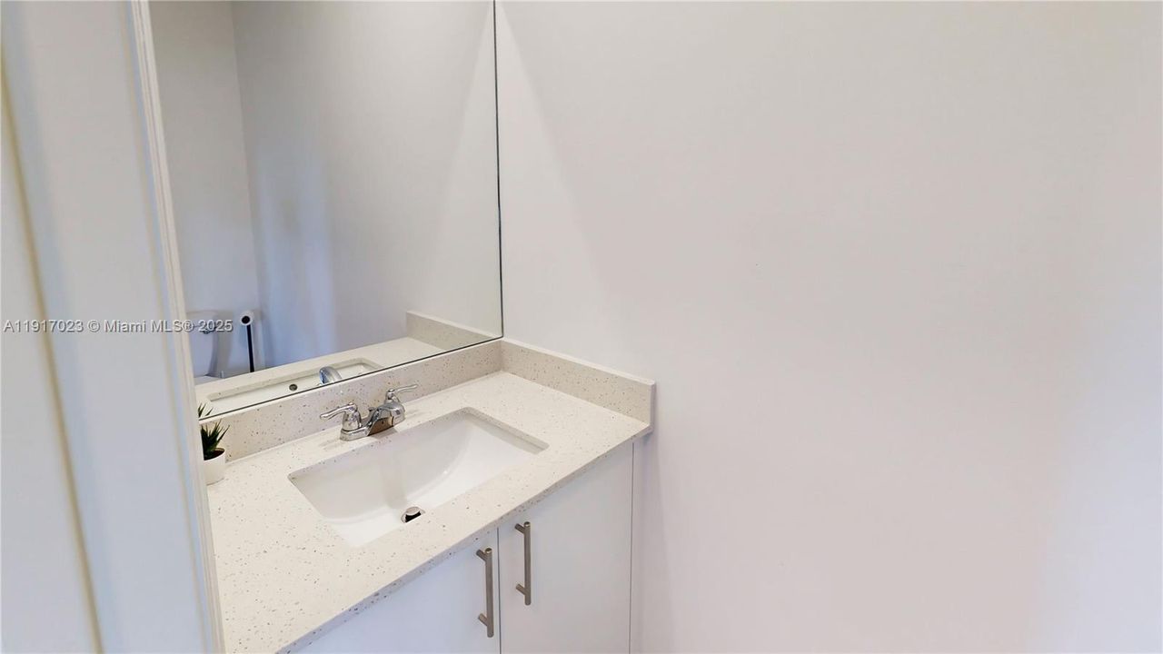 En Venta: $699,900 (4 camas, 2 baños, 2640 Pies cuadrados)