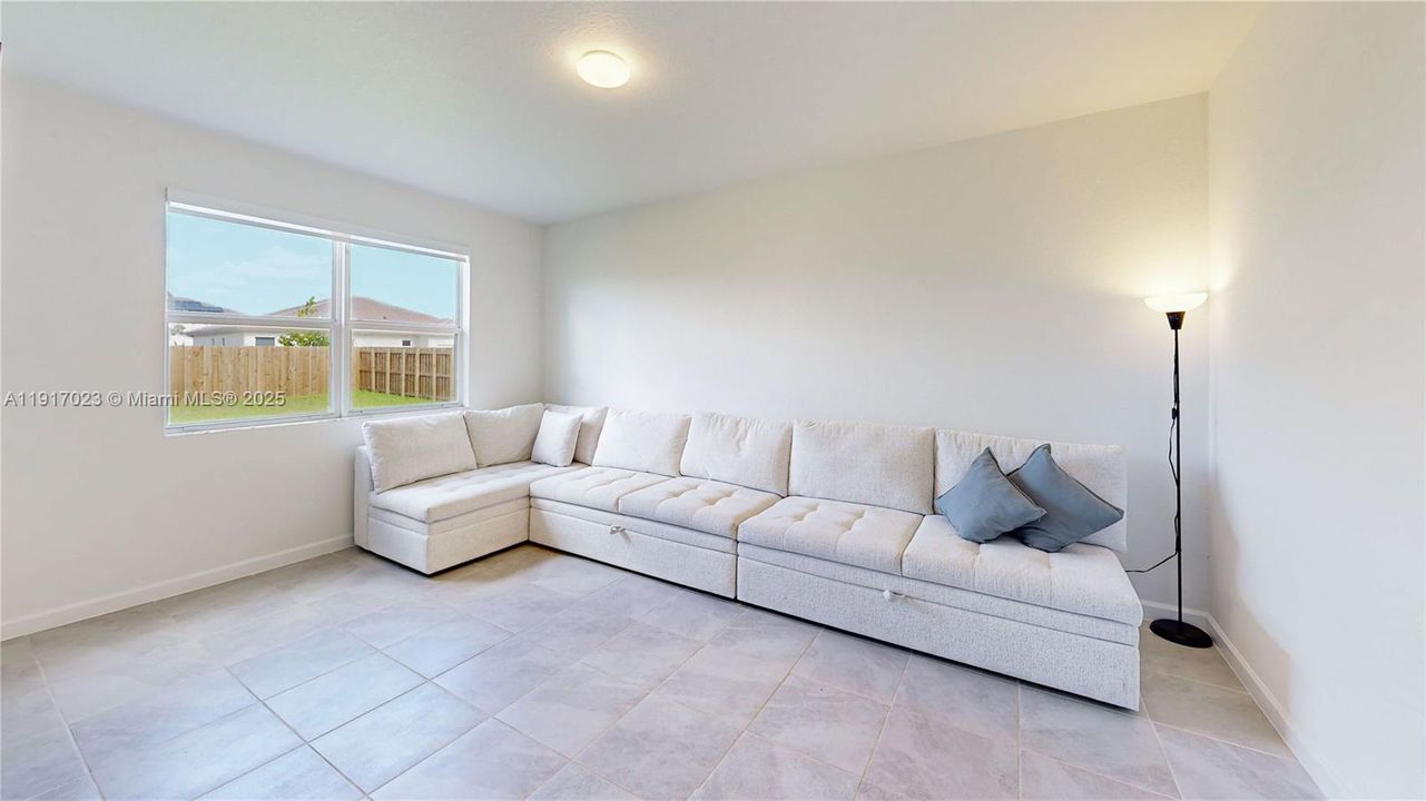 En Venta: $699,900 (4 camas, 2 baños, 2640 Pies cuadrados)