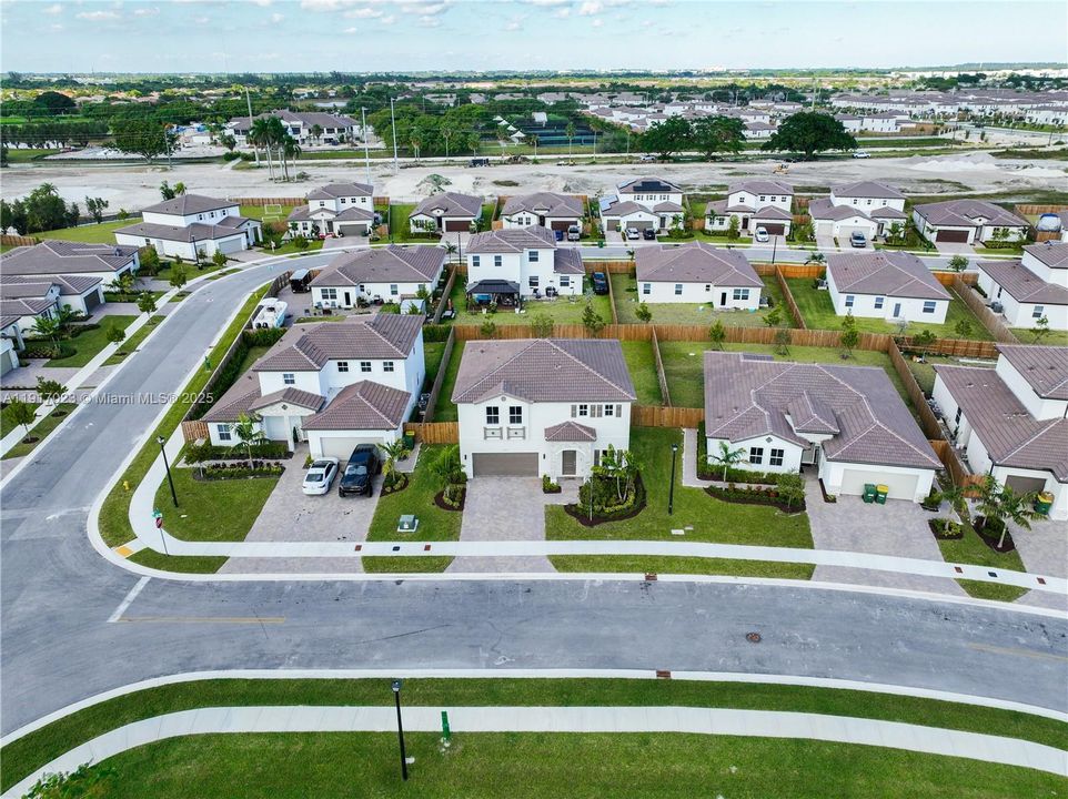 En Venta: $699,900 (4 camas, 2 baños, 2640 Pies cuadrados)