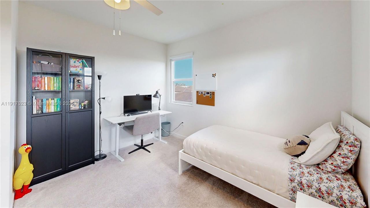 En Venta: $699,900 (4 camas, 2 baños, 2640 Pies cuadrados)