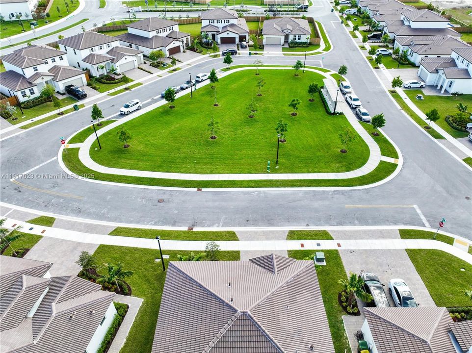 En Venta: $699,900 (4 camas, 2 baños, 2640 Pies cuadrados)