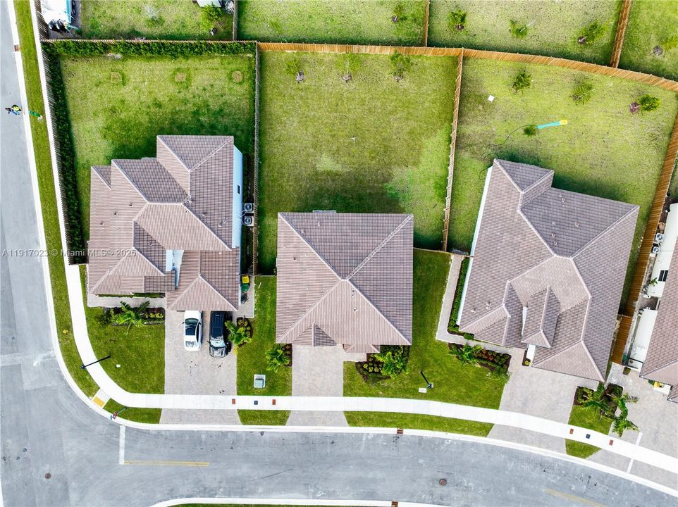 En Venta: $699,900 (4 camas, 2 baños, 2640 Pies cuadrados)