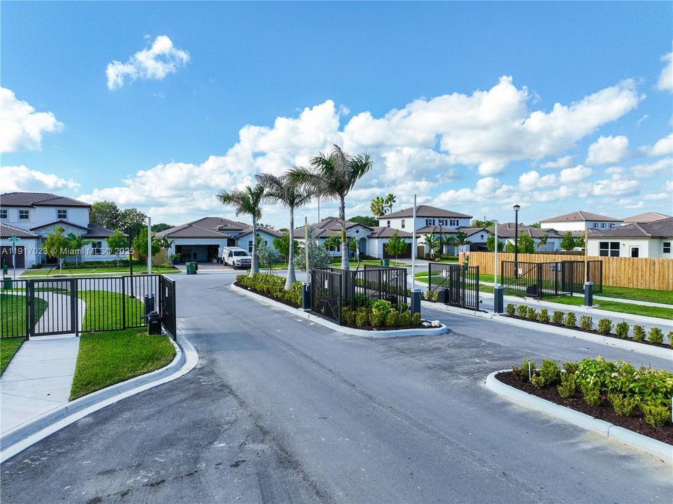 En Venta: $699,900 (4 camas, 2 baños, 2640 Pies cuadrados)