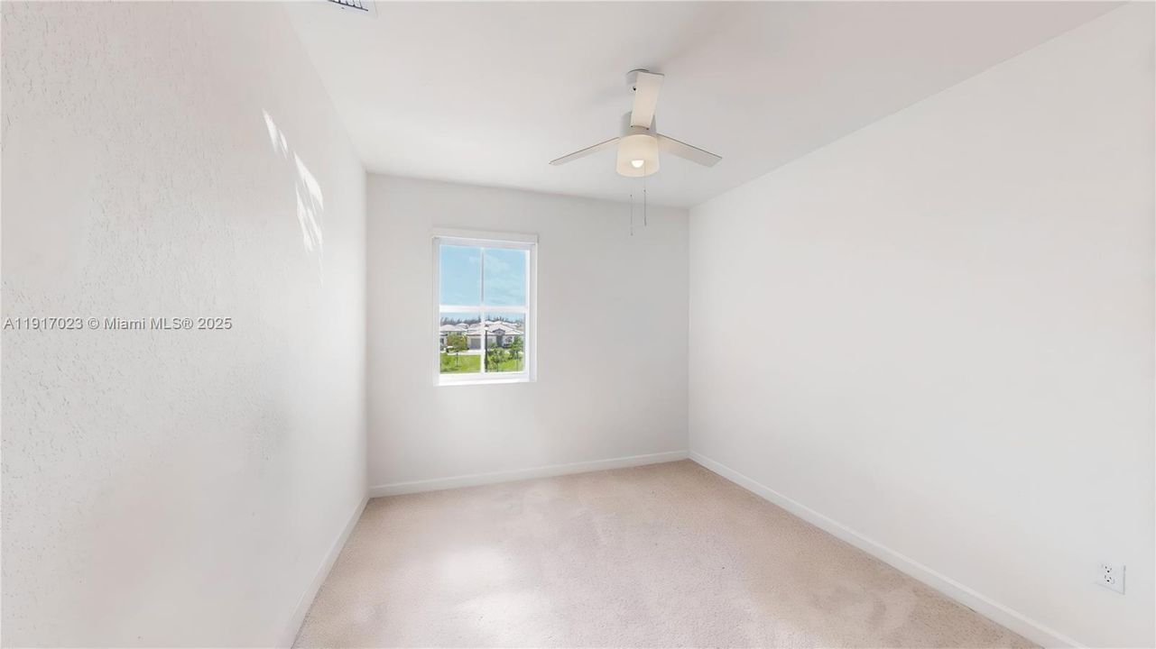 En Venta: $699,900 (4 camas, 2 baños, 2640 Pies cuadrados)