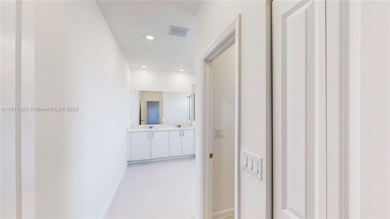 En Venta: $699,900 (4 camas, 2 baños, 2640 Pies cuadrados)