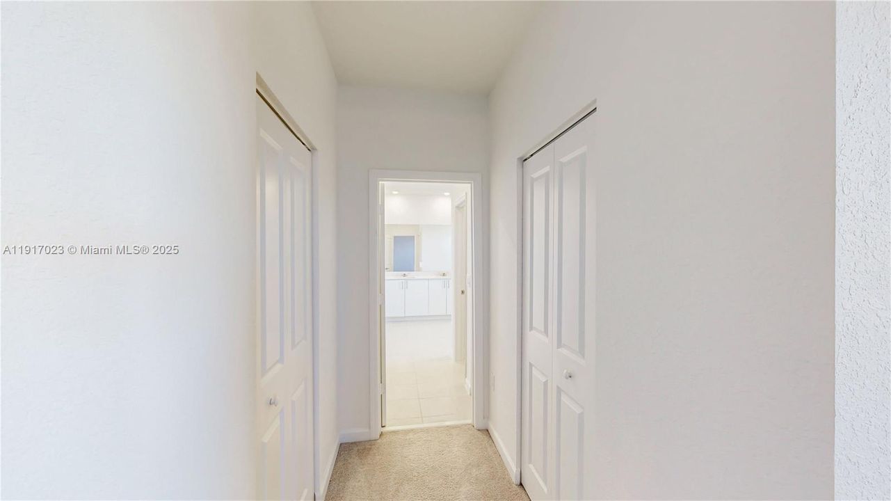 En Venta: $699,900 (4 camas, 2 baños, 2640 Pies cuadrados)