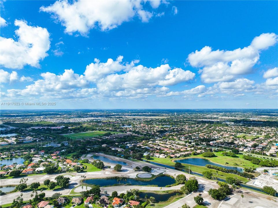 En Venta: $699,900 (4 camas, 2 baños, 2640 Pies cuadrados)