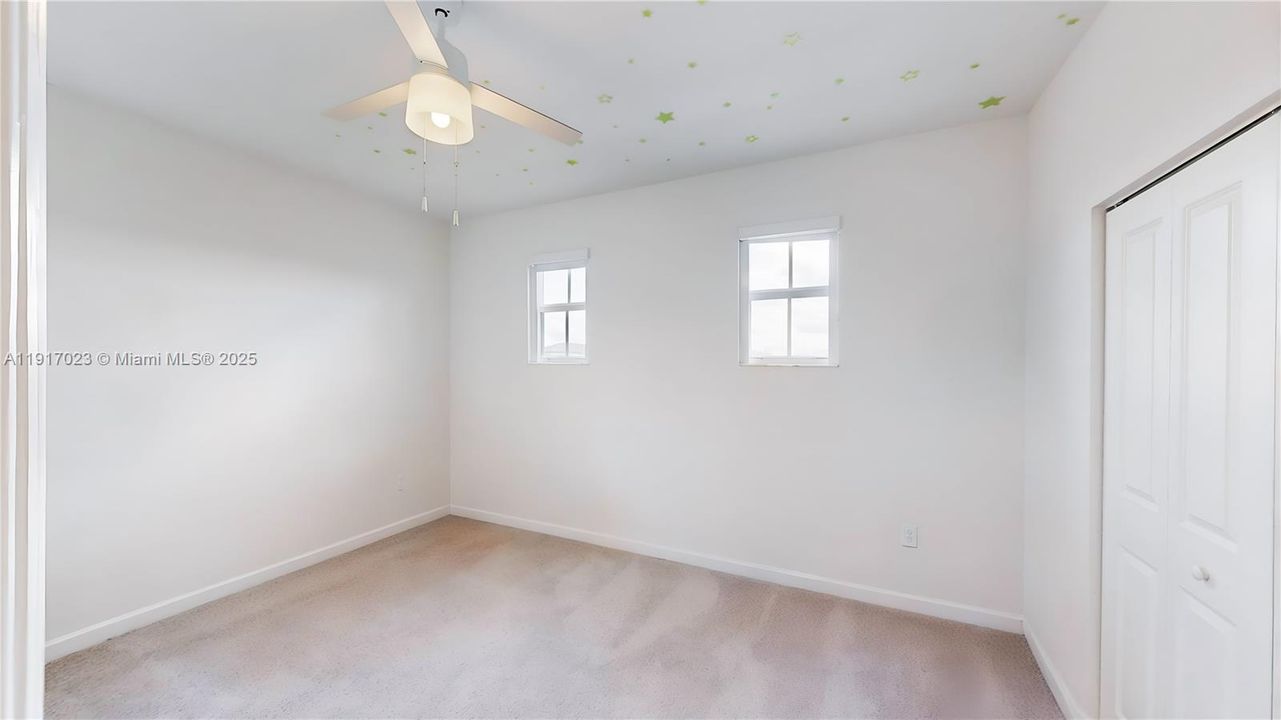 En Venta: $699,900 (4 camas, 2 baños, 2640 Pies cuadrados)