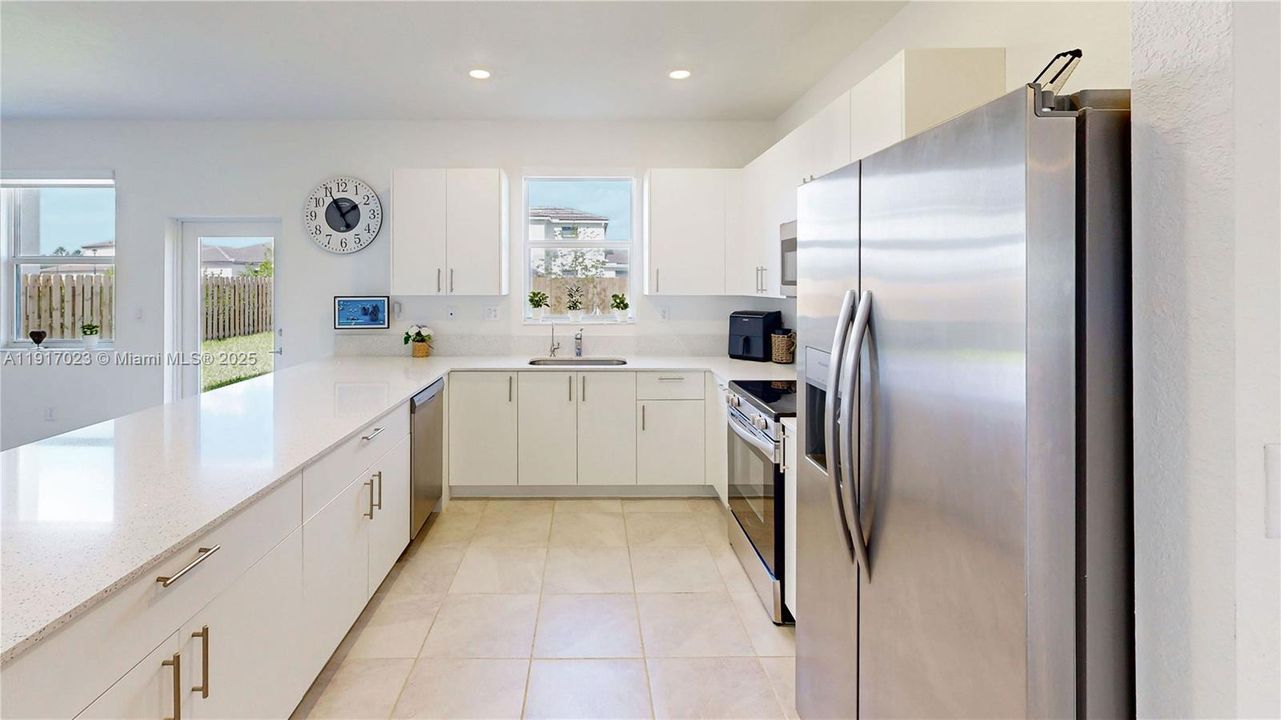 En Venta: $699,900 (4 camas, 2 baños, 2640 Pies cuadrados)