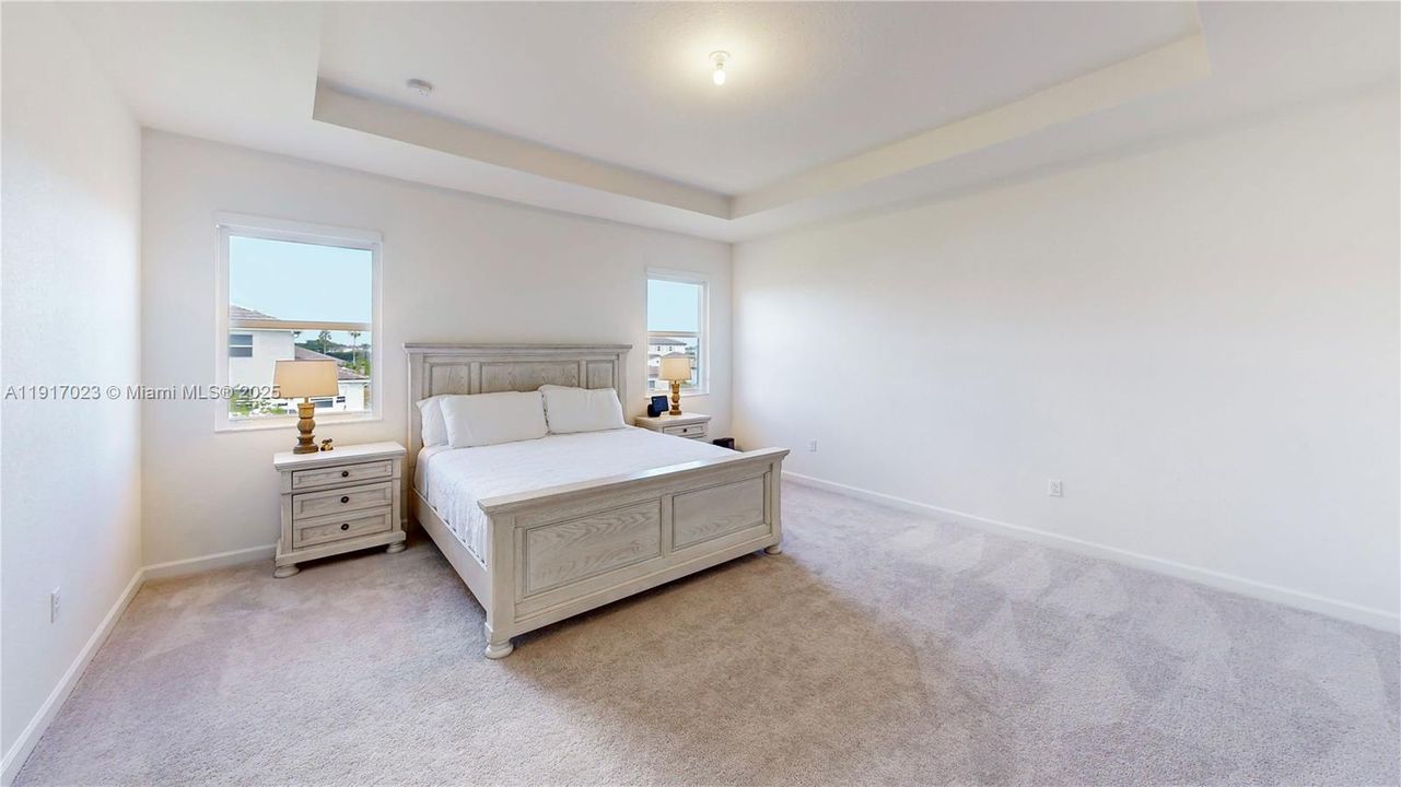 En Venta: $699,900 (4 camas, 2 baños, 2640 Pies cuadrados)