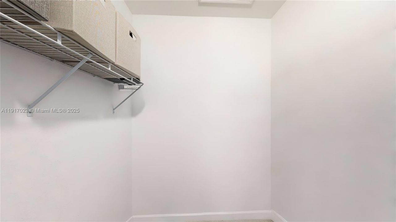 En Venta: $699,900 (4 camas, 2 baños, 2640 Pies cuadrados)