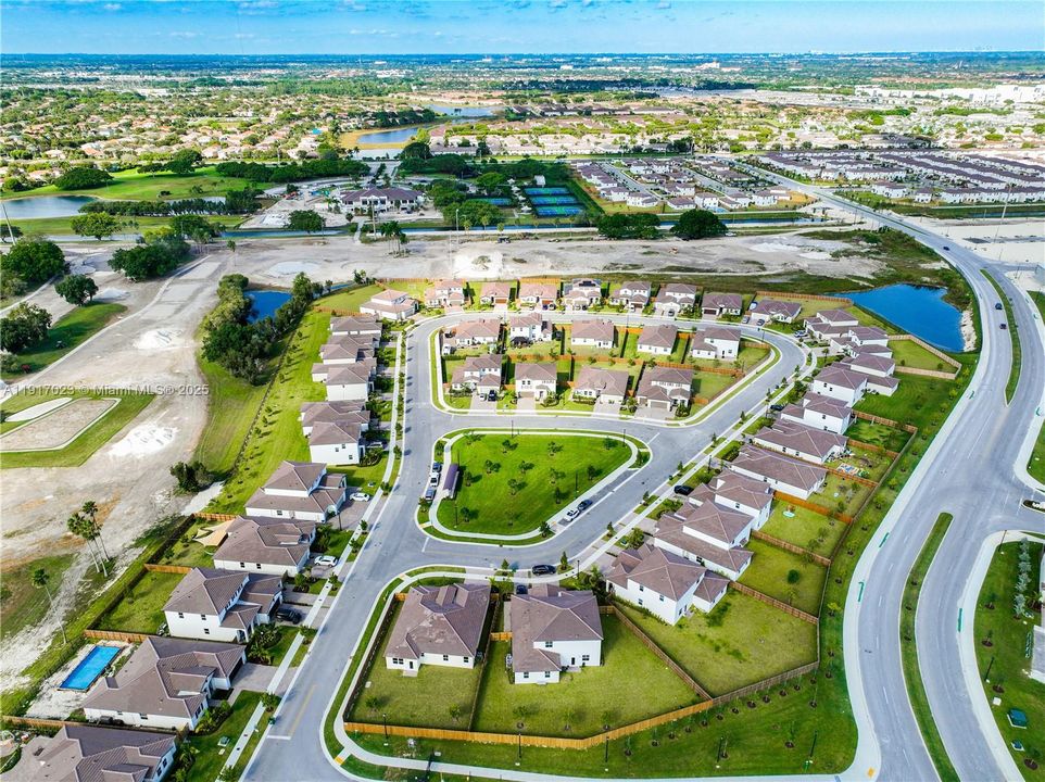 En Venta: $699,900 (4 camas, 2 baños, 2640 Pies cuadrados)