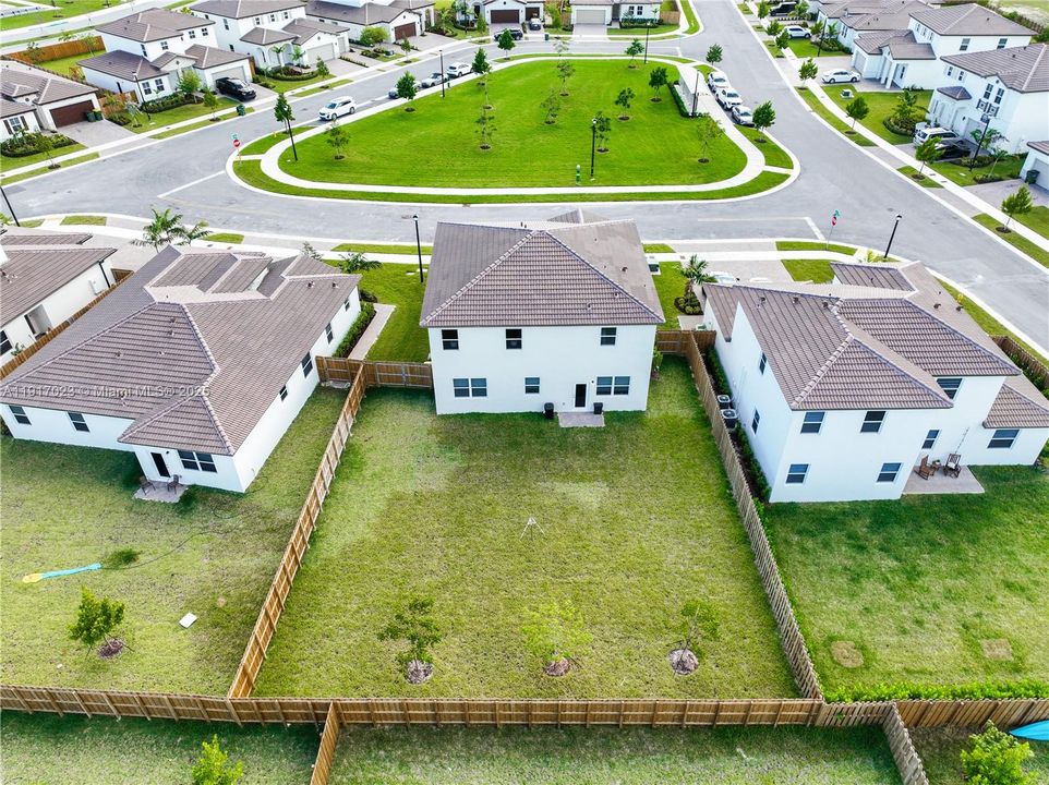 En Venta: $699,900 (4 camas, 2 baños, 2640 Pies cuadrados)