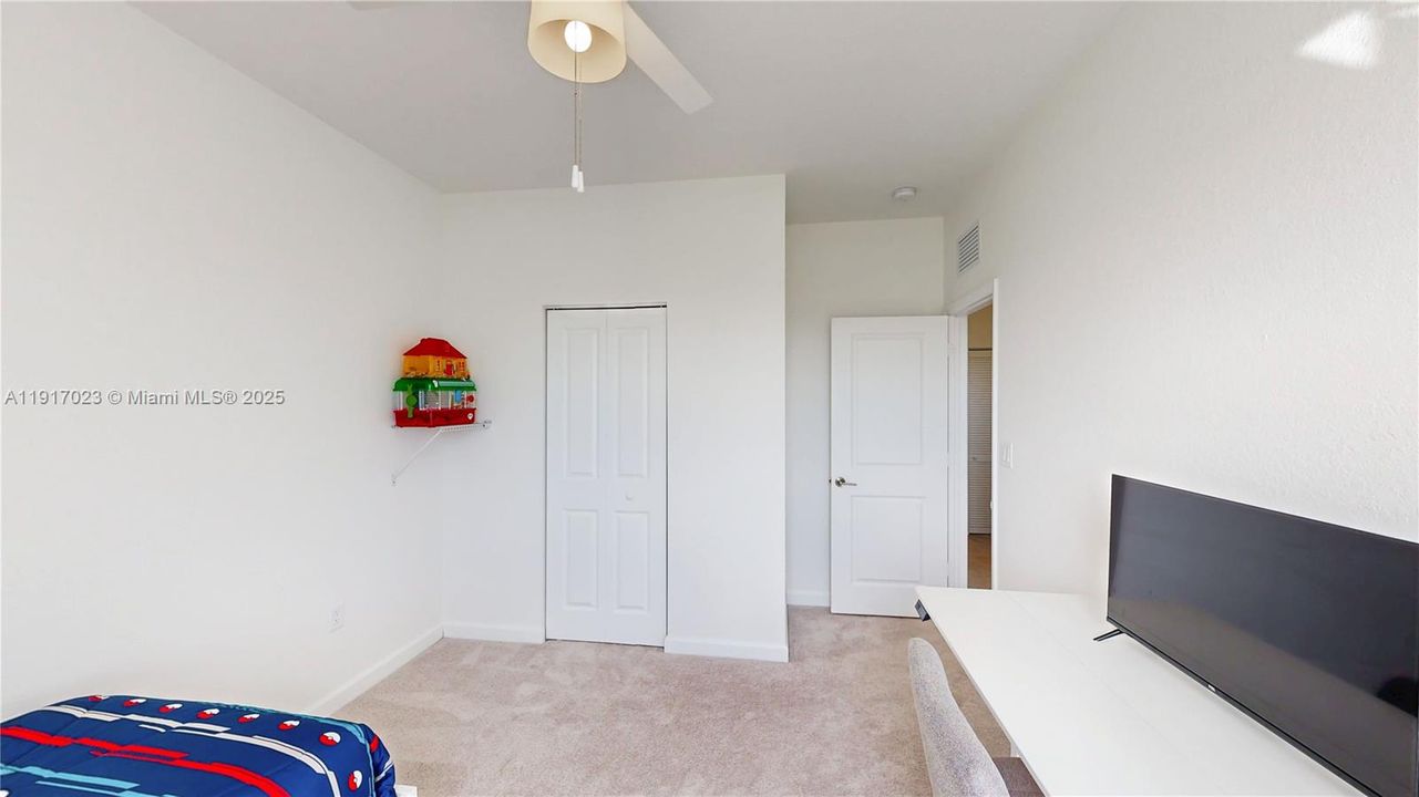 En Venta: $699,900 (4 camas, 2 baños, 2640 Pies cuadrados)