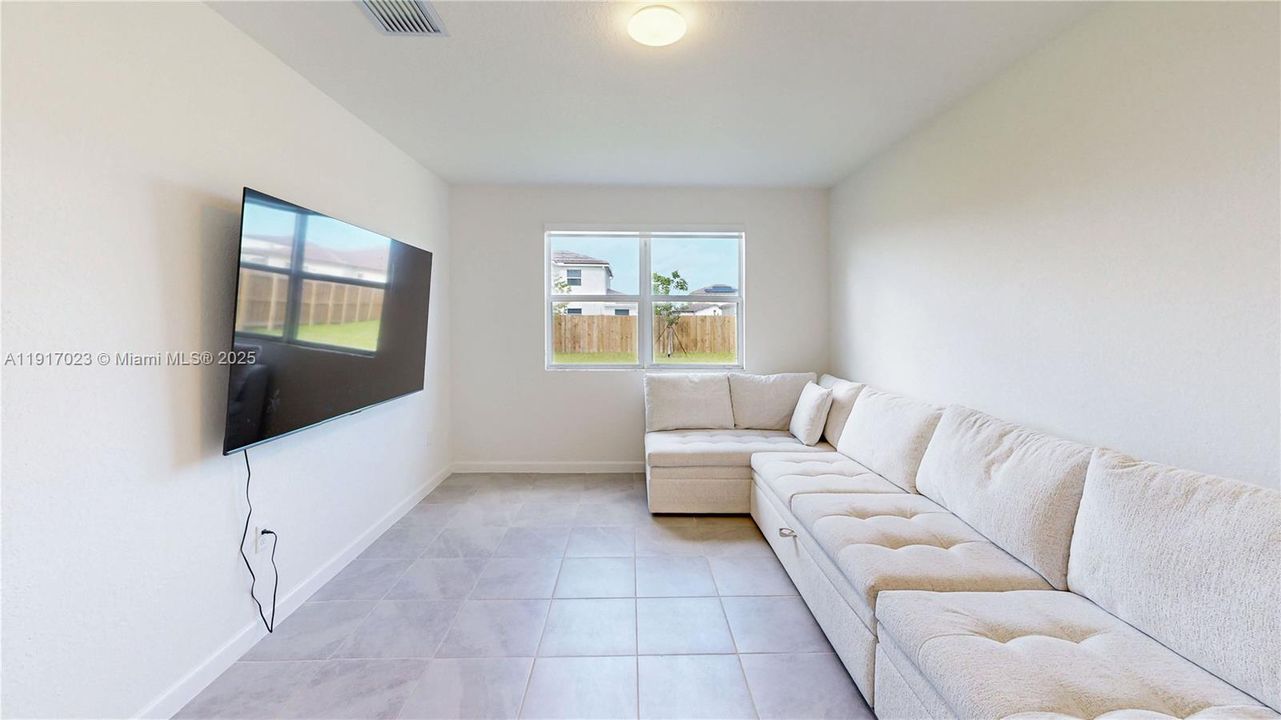 En Venta: $699,900 (4 camas, 2 baños, 2640 Pies cuadrados)